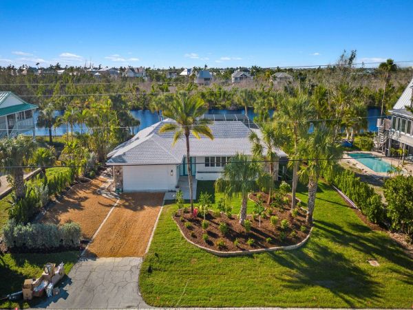 Sanibel Dream Vacation Retreat Three Bedroom Home with Pool & Spa