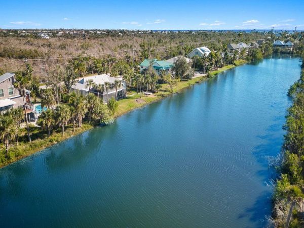 Sanibel Dream Vacation Retreat Three Bedroom Home with Pool & Spa