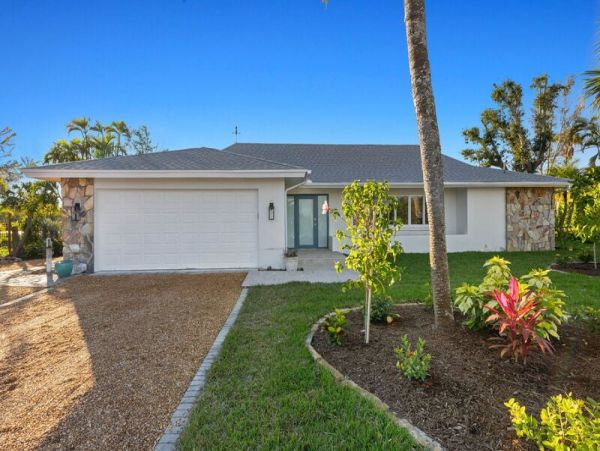 Sanibel Dream Vacation Retreat Three Bedroom Home with Pool & Spa