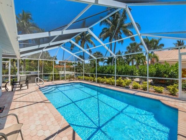 Cozy Vacation Pool Home Walk to Beach