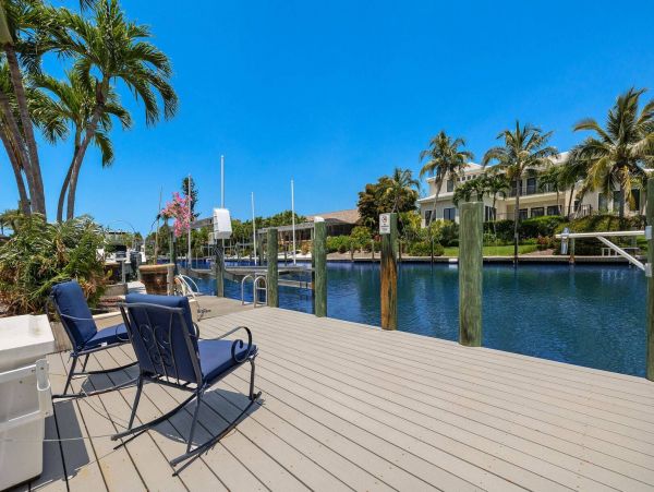 Cozy Vacation Pool Home Walk to Beach