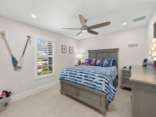 Cozy Vacation Pool Home Walk to Beach