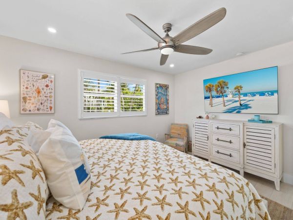 Cozy Vacation Pool Home Walk to Beach