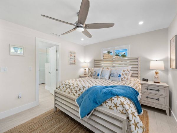 Cozy Vacation Pool Home Walk to Beach