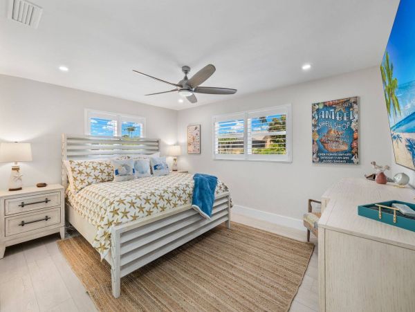 Cozy Vacation Pool Home Walk to Beach