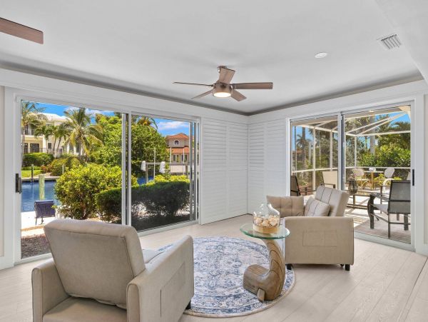 Cozy Vacation Pool Home Walk to Beach