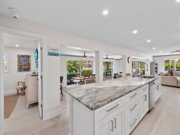 Cozy Vacation Pool Home Walk to Beach