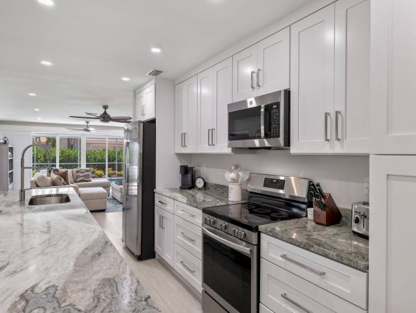 Cozy Vacation Pool Home Walk to Beach