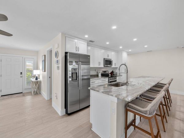 Cozy Vacation Pool Home Walk to Beach
