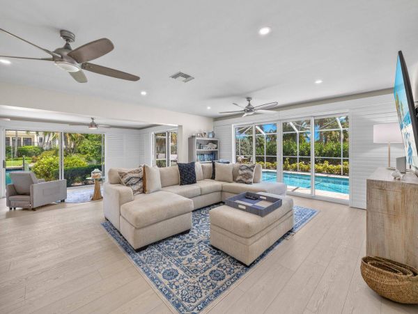 Cozy Vacation Pool Home Walk to Beach