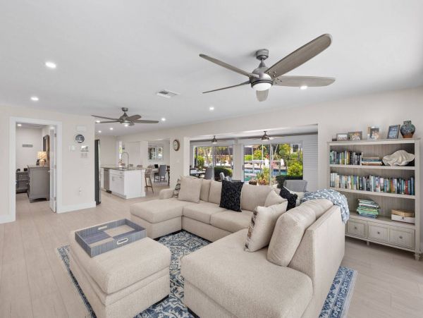 Cozy Vacation Pool Home Walk to Beach