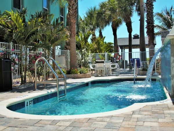 Indian Rocks Vacation Rental: Beachfront Cottages & Pool