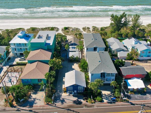 Indian Rocks Vacation Rental: Beachfront Cottages & Pool
