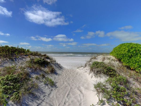 Indian Rocks Vacation Rental: Beachfront Cottages & Pool