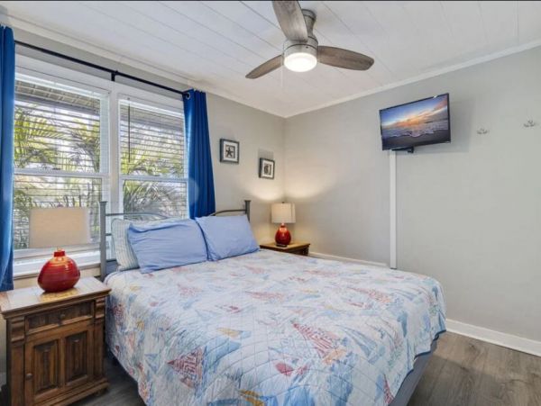 Indian Rocks Vacation Rental: Beachfront Cottages & Pool