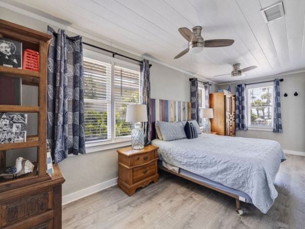 Indian Rocks Vacation Rental: Beachfront Cottages & Pool
