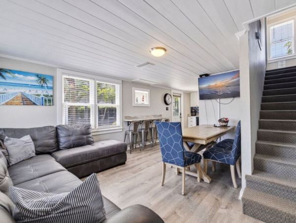 Indian Rocks Vacation Rental: Beachfront Cottages & Pool
