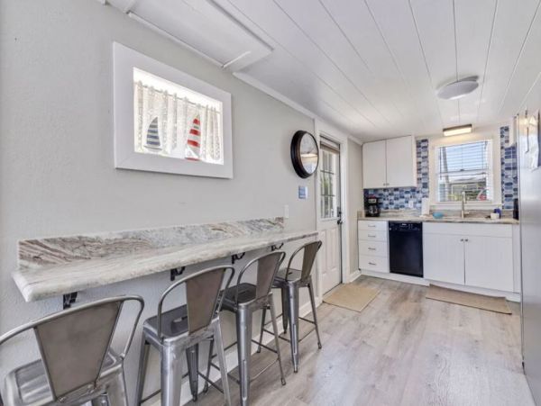 Indian Rocks Vacation Rental: Beachfront Cottages & Pool