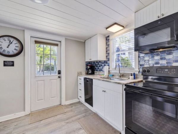 Indian Rocks Vacation Rental: Beachfront Cottages & Pool