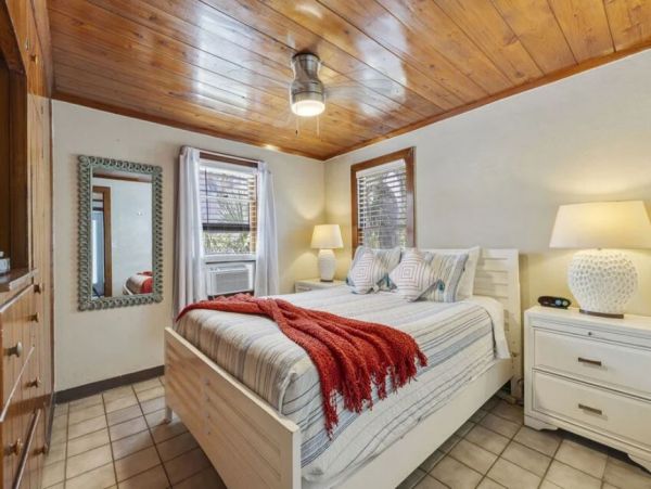 Indian Rocks Vacation Rental: Beachfront Cottages & Pool