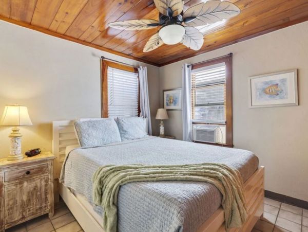 Indian Rocks Vacation Rental: Beachfront Cottages & Pool