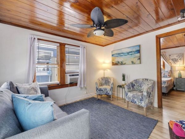 Indian Rocks Vacation Rental: Beachfront Cottages & Pool