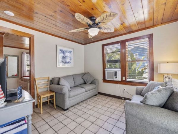 Indian Rocks Vacation Rental: Beachfront Cottages & Pool