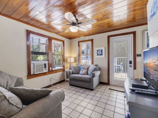 Indian Rocks Vacation Rental: Beachfront Cottages & Pool