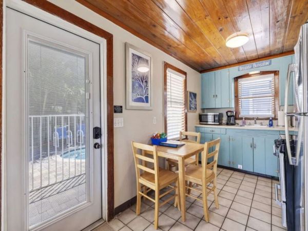 Indian Rocks Vacation Rental: Beachfront Cottages & Pool