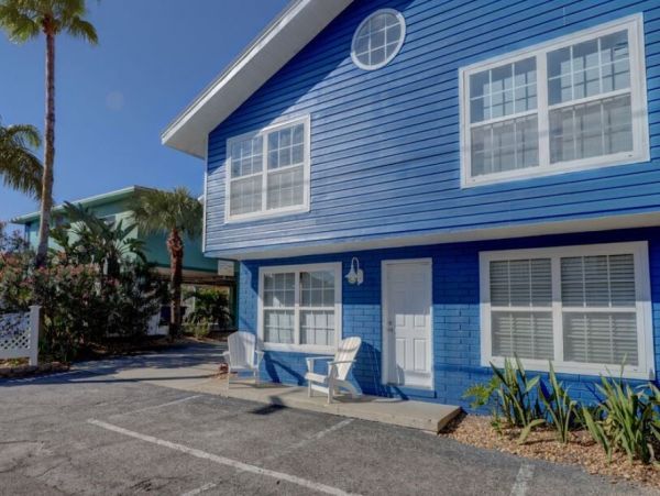 Indian Rocks Vacation Rental: Beachfront Cottages & Pool