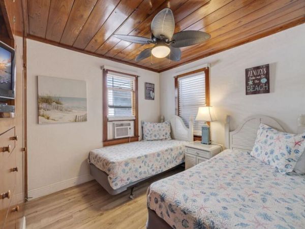 Indian Rocks Vacation Rental: Beachfront Cottages & Pool