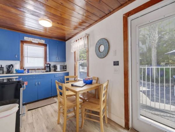 Indian Rocks Vacation Rental: Beachfront Cottages & Pool