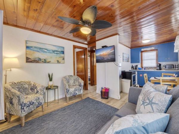 Indian Rocks Vacation Rental: Beachfront Cottages & Pool