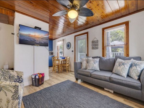 Indian Rocks Vacation Rental: Beachfront Cottages & Pool