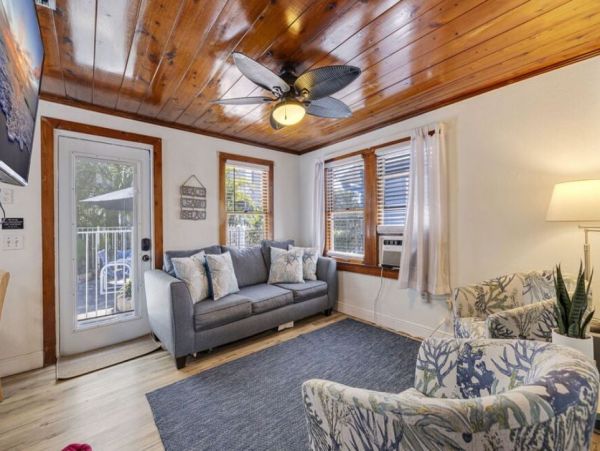 Indian Rocks Vacation Rental: Beachfront Cottages & Pool