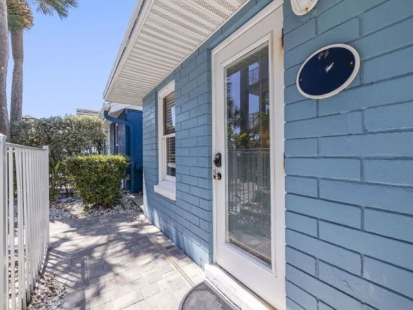 Indian Rocks Vacation Rental: Beachfront Cottages & Pool