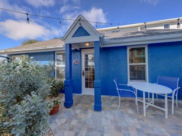 Indian Rocks Vacation Rental: Beachfront Cottages & Pool