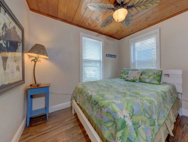 Indian Rocks Vacation Rental: Beachfront Cottages & Pool