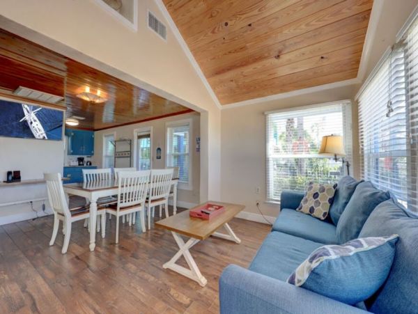 Indian Rocks Vacation Rental: Beachfront Cottages & Pool