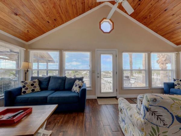 Indian Rocks Vacation Rental: Beachfront Cottages & Pool