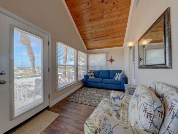 Indian Rocks Vacation Rental: Beachfront Cottages & Pool