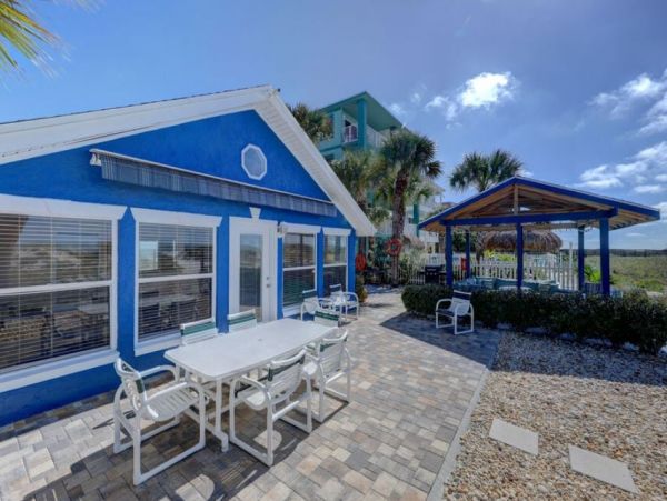Indian Rocks Vacation Rental: Beachfront Cottages & Pool