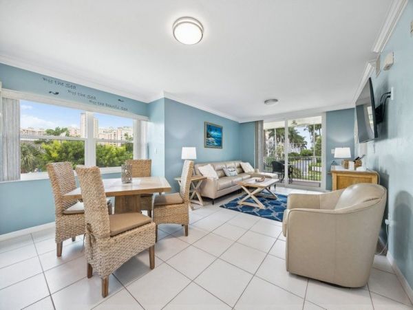 Marco Island Lovely Vacation Condo 3 Bedroom