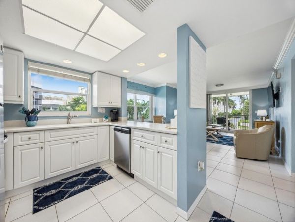 Marco Island Lovely Vacation Condo 3 Bedroom