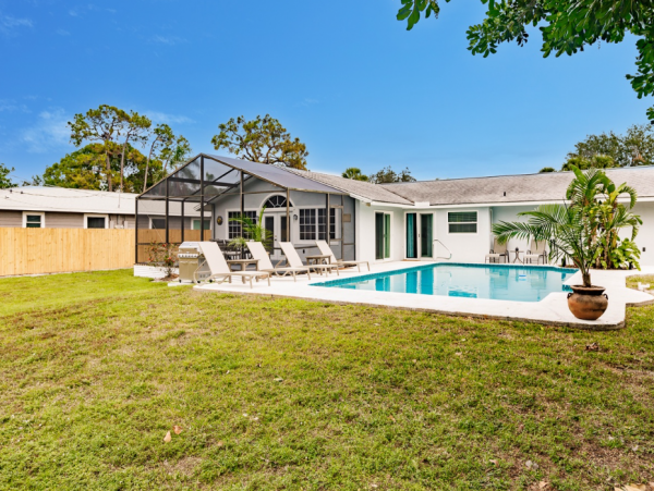 Beautiful Vacation Rental with 3 Bedrooms & Pool