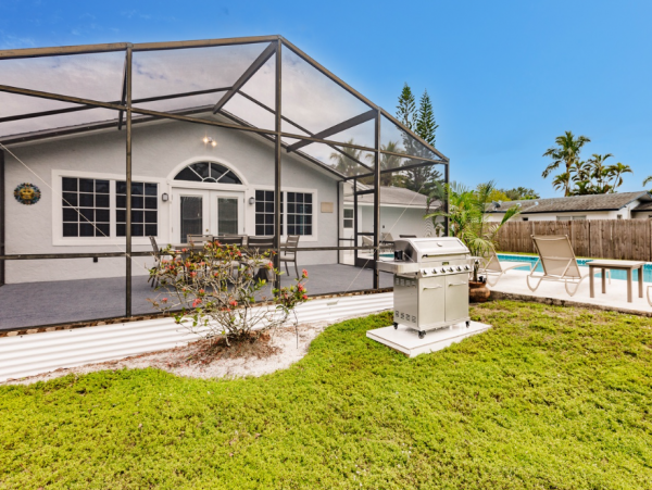 Beautiful Vacation Rental with 3 Bedrooms & Pool