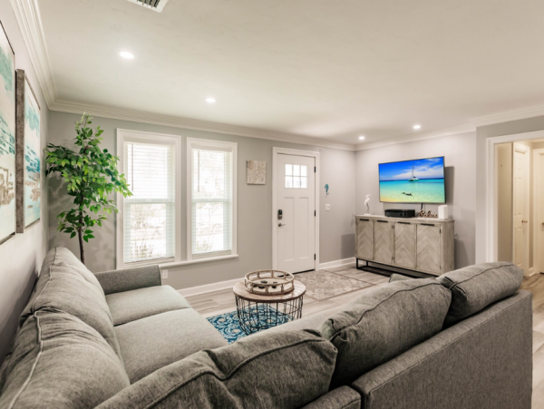 Beautiful Vacation Rental with 3 Bedrooms & Pool