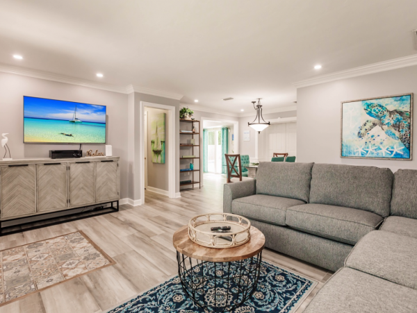 Beautiful Vacation Rental with 3 Bedrooms & Pool