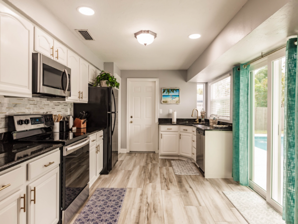 Beautiful Vacation Rental with 3 Bedrooms & Pool