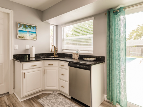 Beautiful Vacation Rental with 3 Bedrooms & Pool